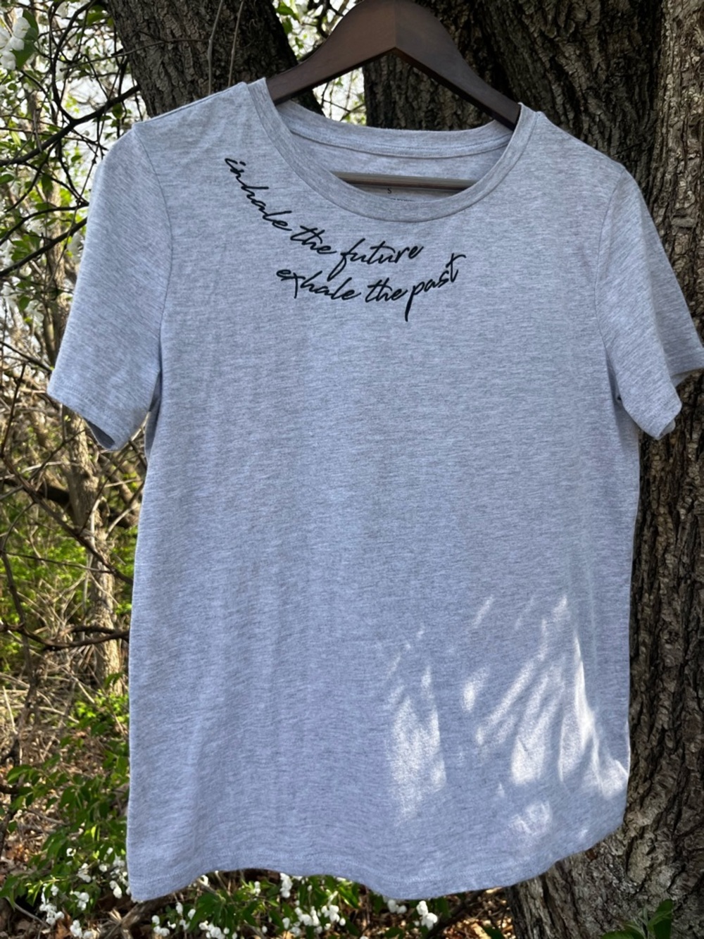 Nine West Embroidered Script Tee Small Gray “Embrace the Future”Short Sleeve Top